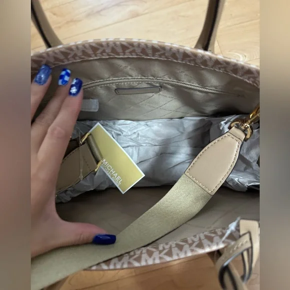 Michael Kors Mirella Medium Ombr Logo Tote Bag - Picture 5 of 6